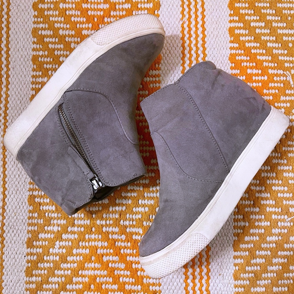 Women’s Universal Thread Cindy Zip Boot Grey faux wedge